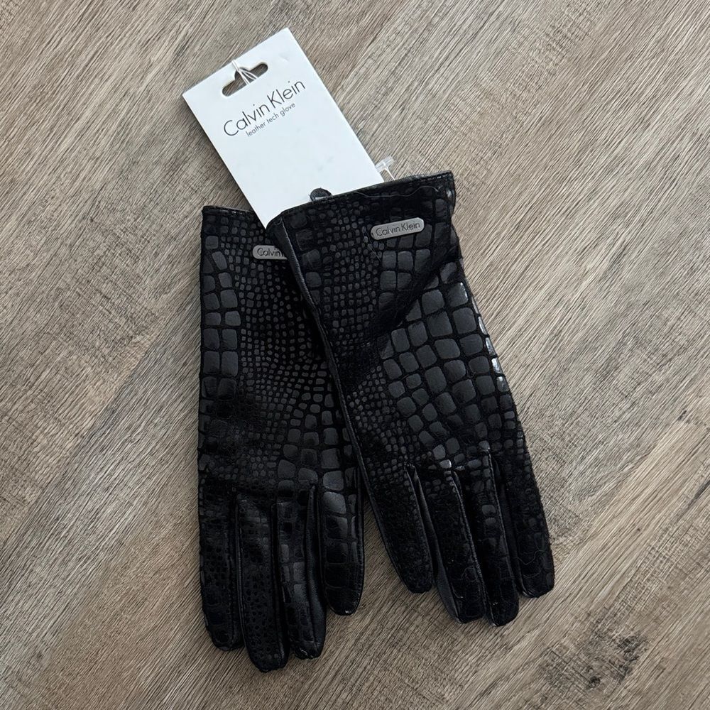 Calvin Klein Black Croc-Embossed Gloves